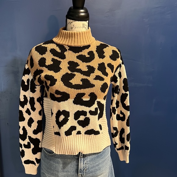 Petite Nine West Leopard Print Sweater - Picture 4 of 6